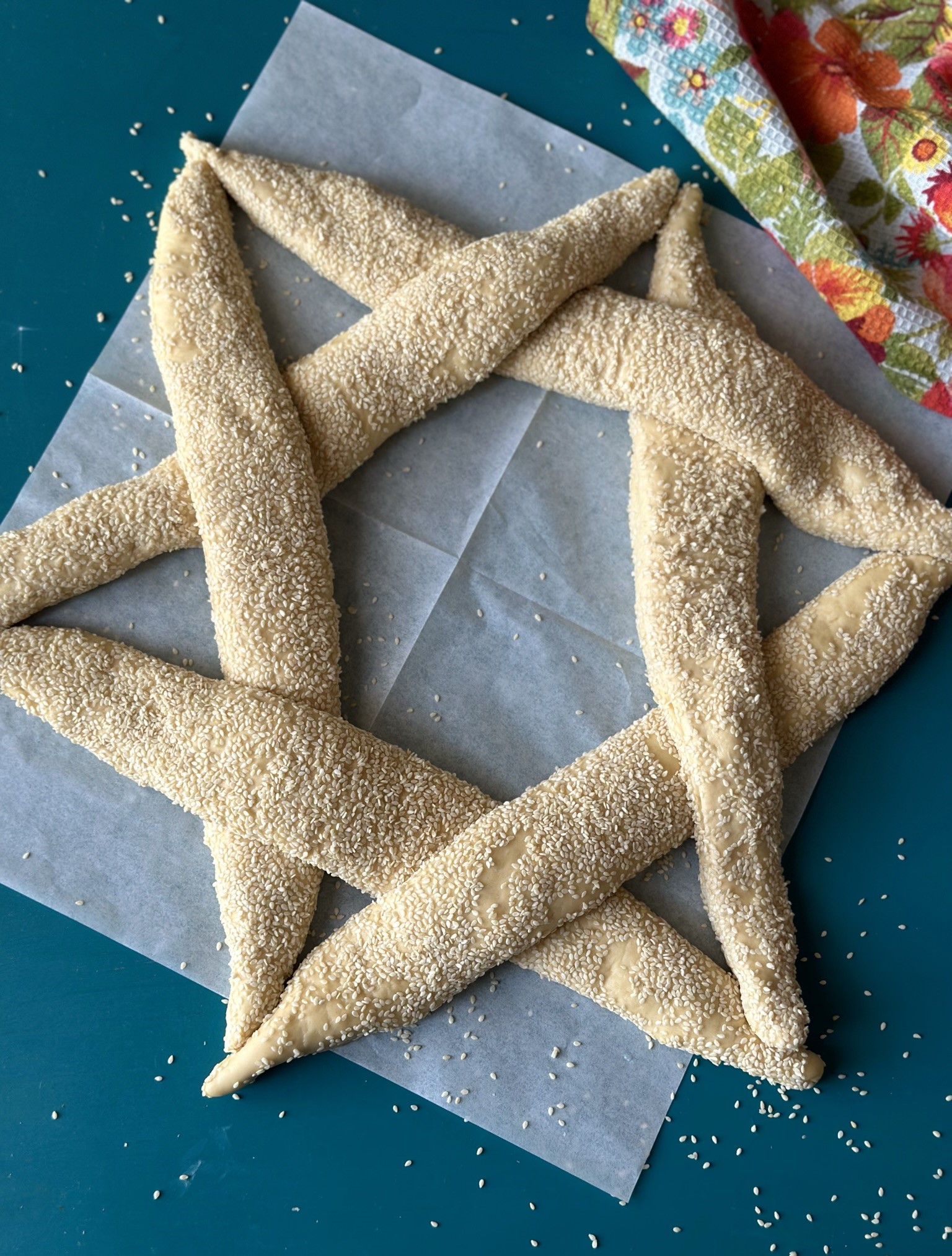 בייגל ירושלמי במילוי גבינות וזיתים בצורת מגן דוד